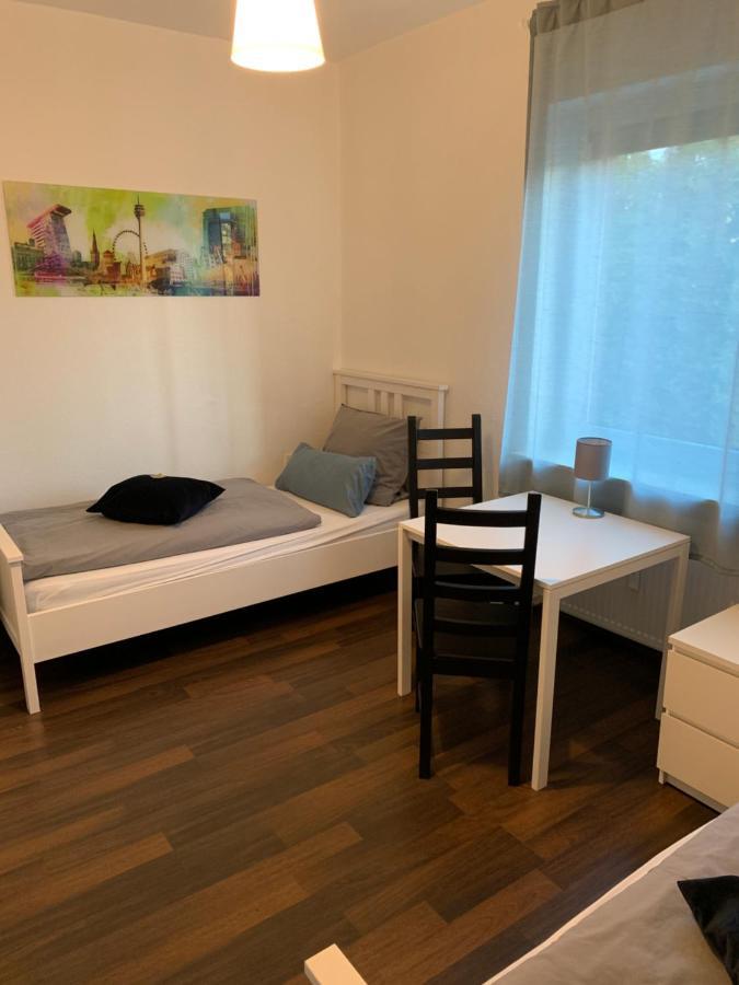 Bed and Breakfast Zum Armen Mann Düsseldorf Exterior foto