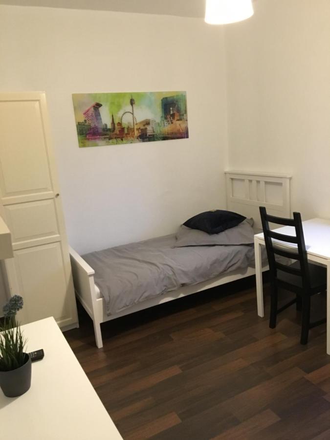 Bed and Breakfast Zum Armen Mann Düsseldorf Exterior foto