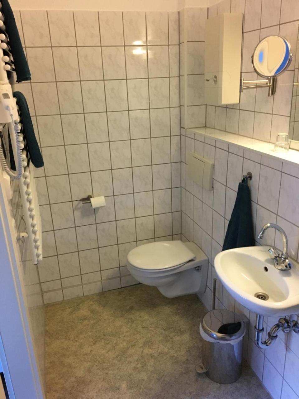 Bed and Breakfast Zum Armen Mann Düsseldorf Exterior foto